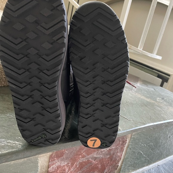 Women’s Kamik Starling2 Snow Boot,Black.  7. Waterproof - Picture 4 of 5